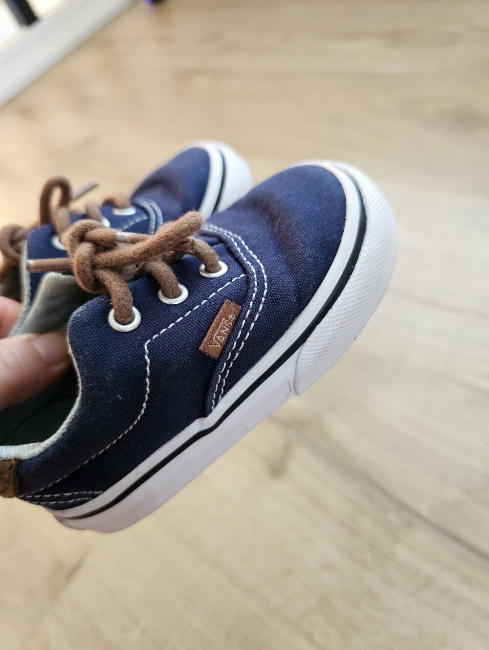 Vans Kids Low-Top Canvas Sneakers in Navy with Brown Laces Size 5